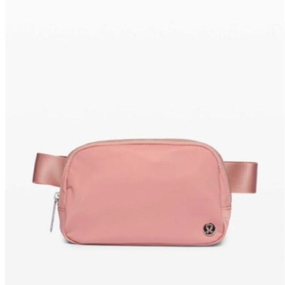 Lululemon everywhere belt bag